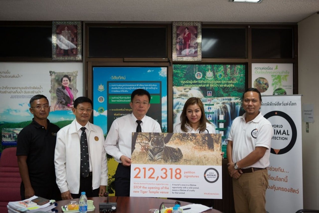 tiger_temple_petition_handover